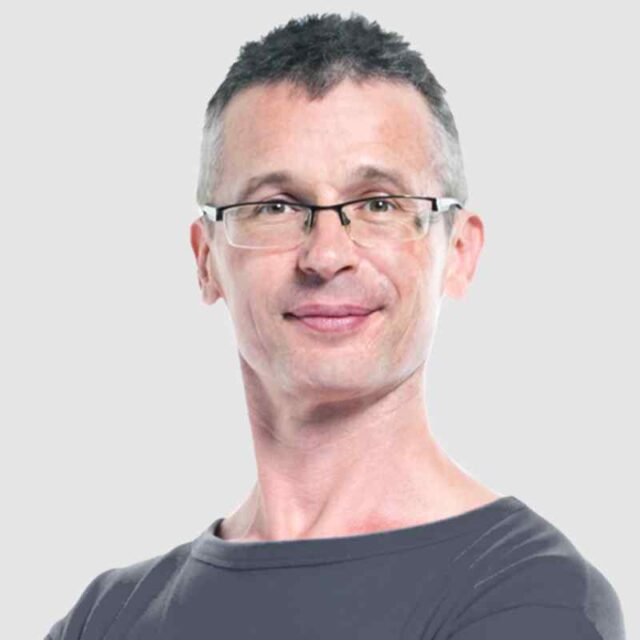 https://northerndroneservices.co.uk/wp-content/uploads/2018/01/team_05-640x640.jpg